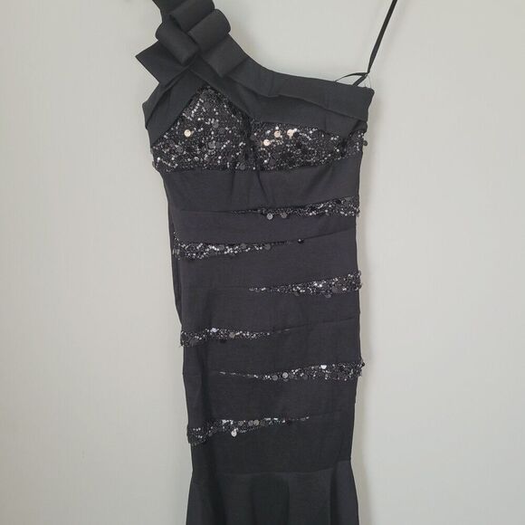 Caché One Shoulder Fit & Flare Sequin & Satin Gown in Black Size 6 - Picture 2 of 7